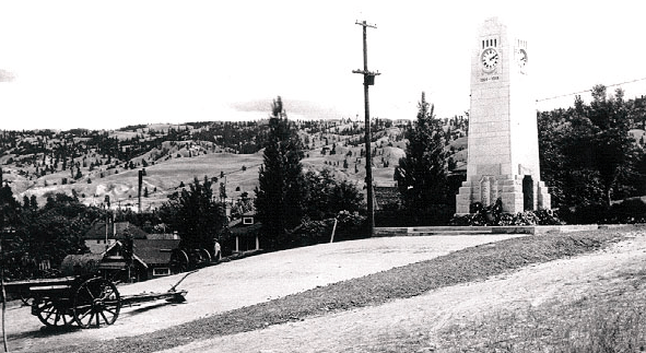 Cenotaph as it looked shortly after construction.