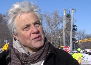 Artist Yahgulanaas at installation. (Screenshot, CFJC News)