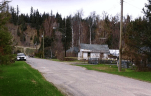 Photo taken by resident Daryl Huff of taped-pfd police scene in Clearwater. (Twitter)