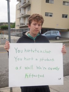 Beattie student Tyson Neighbour shows his support.