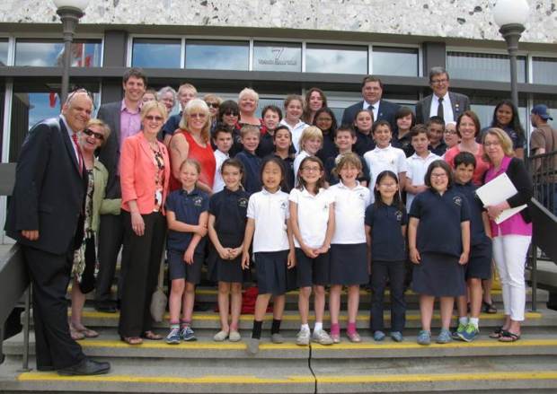 Grade 4 Sjokvist/Grace class at St. Ann’s Academy with mayor and councillors.