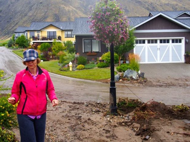 Kim Tamblyn begins cleanup in Sun Rivers.