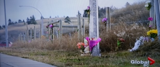Roadside memorials are being placed at Pacific Way. (Global TV)